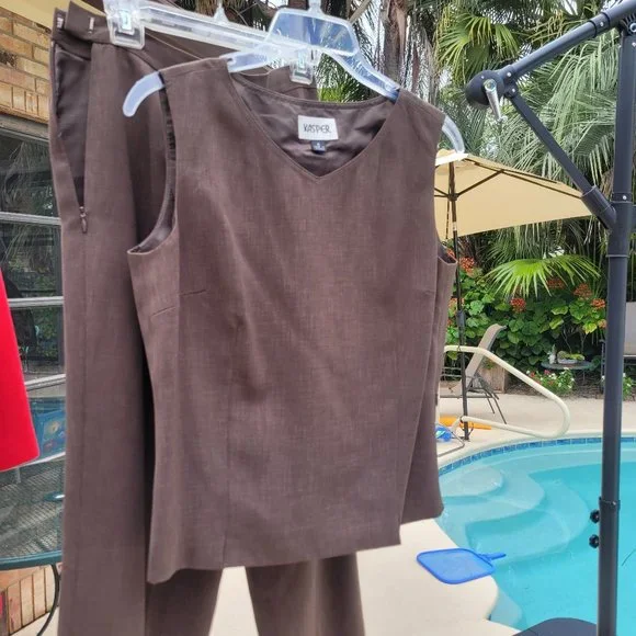 Kasper 3-Piece Pant/Vest Suit, size 6, with 2 Tops - Picture 3 of 7